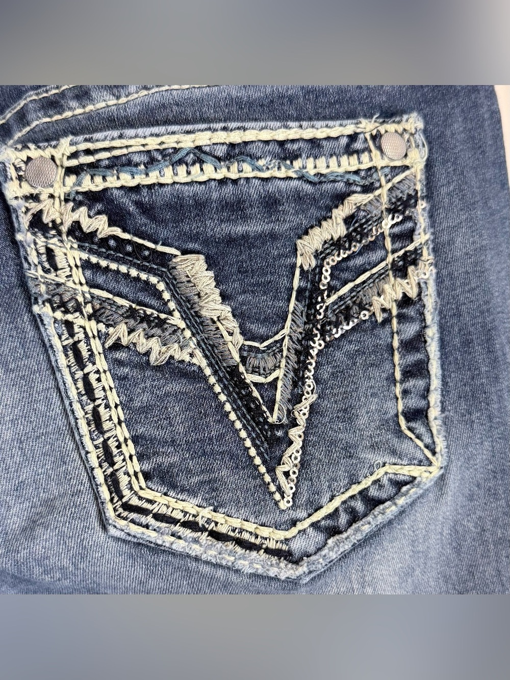 Vigoss “Chelsea Boot Cut” Mid Rise Jeans 
Size 9/10 - Picture 8 of 16
